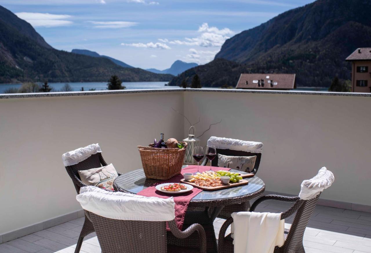 Attico Con Vista Sul Lago E Montagne A Molveno Exterior foto